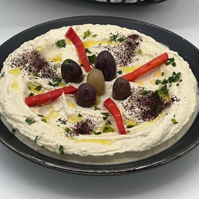 Large Pint Hummus.